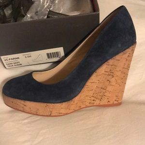 VINCE CAMUTO Brand New Navy wedges. Size 8.5